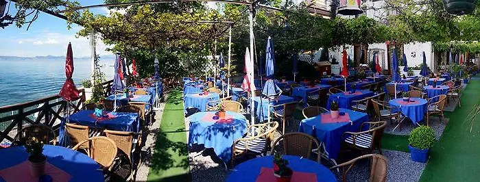 Les Cygnes Hotel