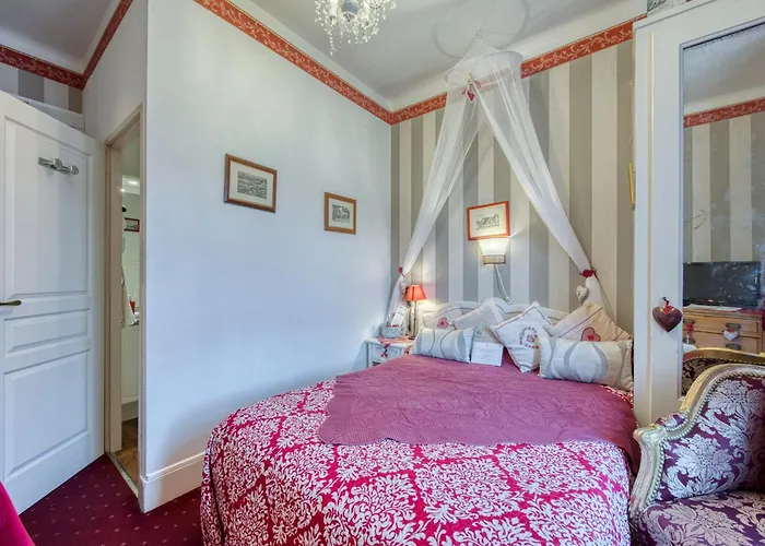 Les Cygnes Hotel
