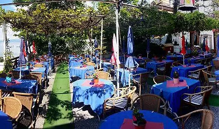 Les Cygnes Hotel