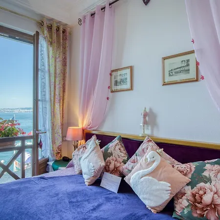 Les Cygnes Hotel