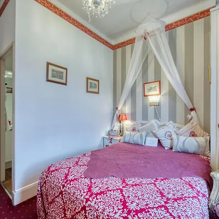 Les Cygnes Hotel
