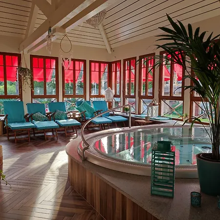 Les Cygnes Hotel