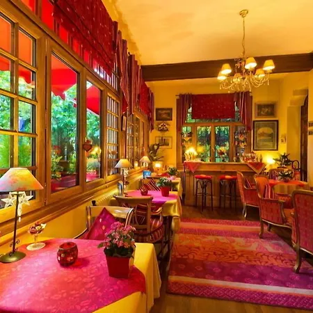 Les Cygnes Hotel