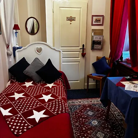 Les Cygnes Hotel